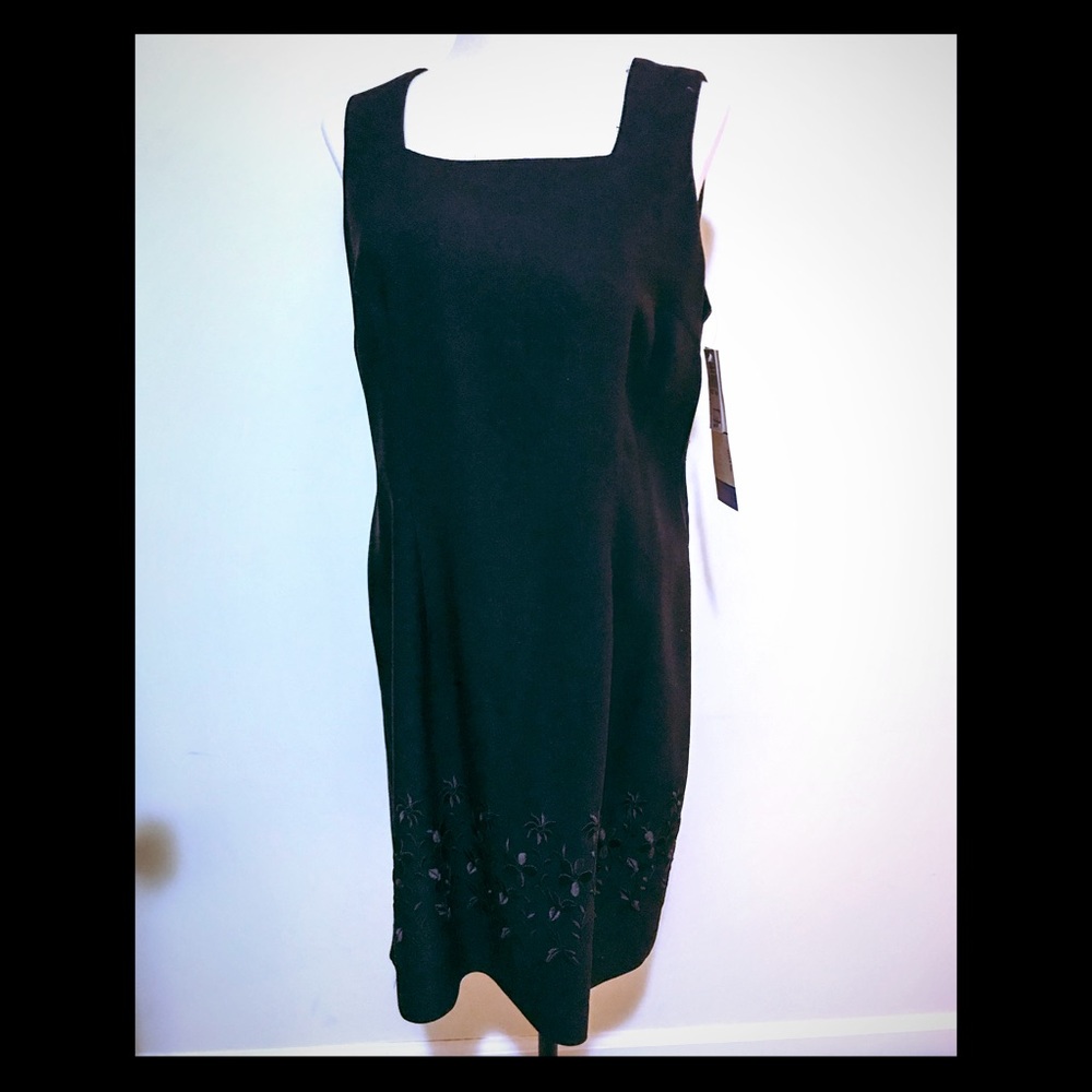 Sleeveless black dress with black embroidery